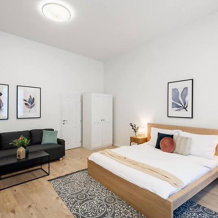 Elegant Spacious Old Town Studio Apartment Prague Exterior photo